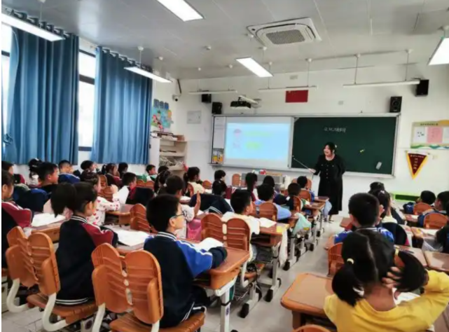 劳动教育课程体系加强学生动手能力实践能力和创新能力的培养